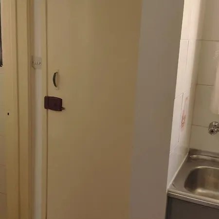 펜션 Isabella Townhouse 파포스