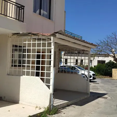 펜션 Isabella Townhouse 파포스