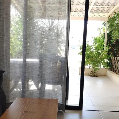 Isabella Townhouse 펜션 파포스